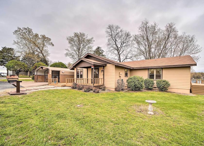 Oklahoma Grove Interior Entrance