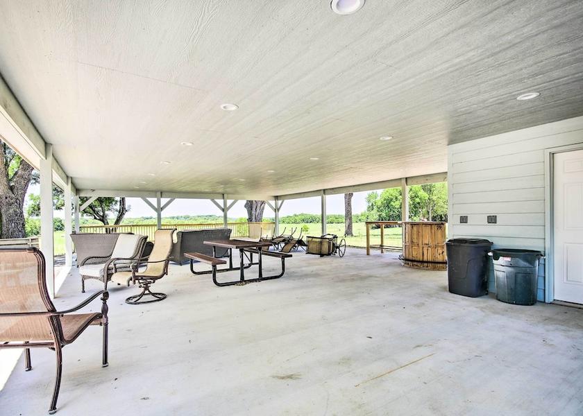 Oklahoma Grove Interior Entrance