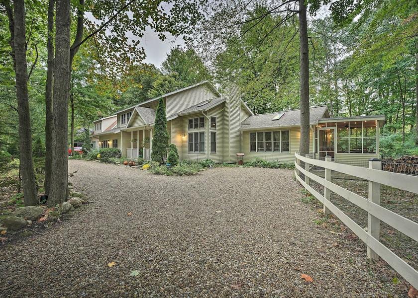 Arizona Lakeside Interior Entrance