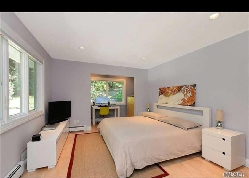 New York Centerport Room