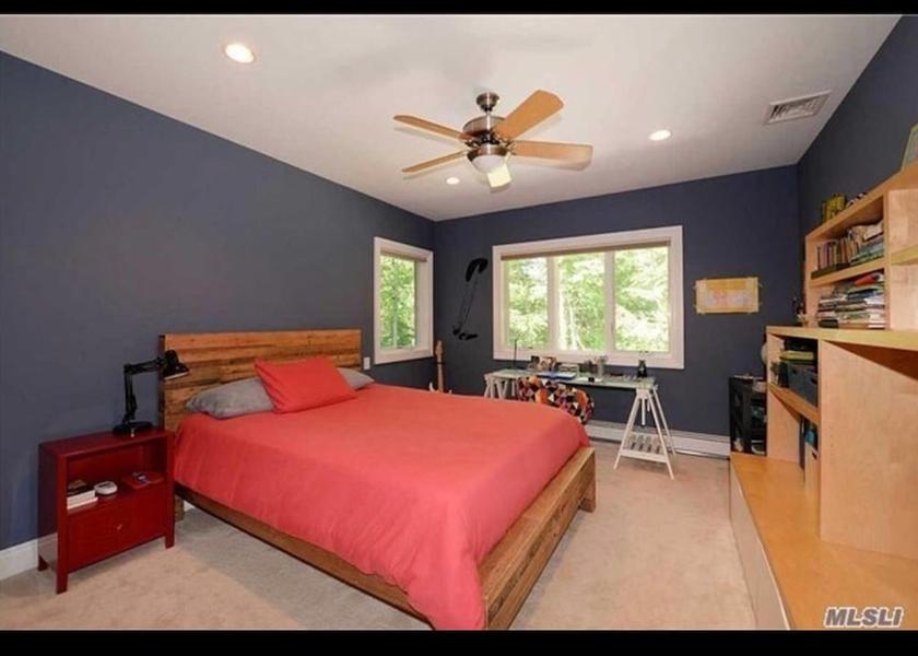 New York Centerport Room