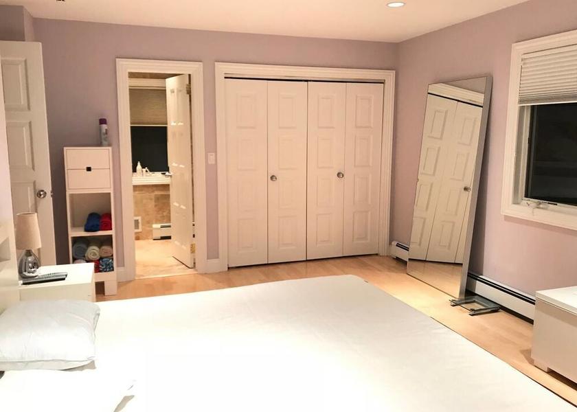 New York Centerport Room