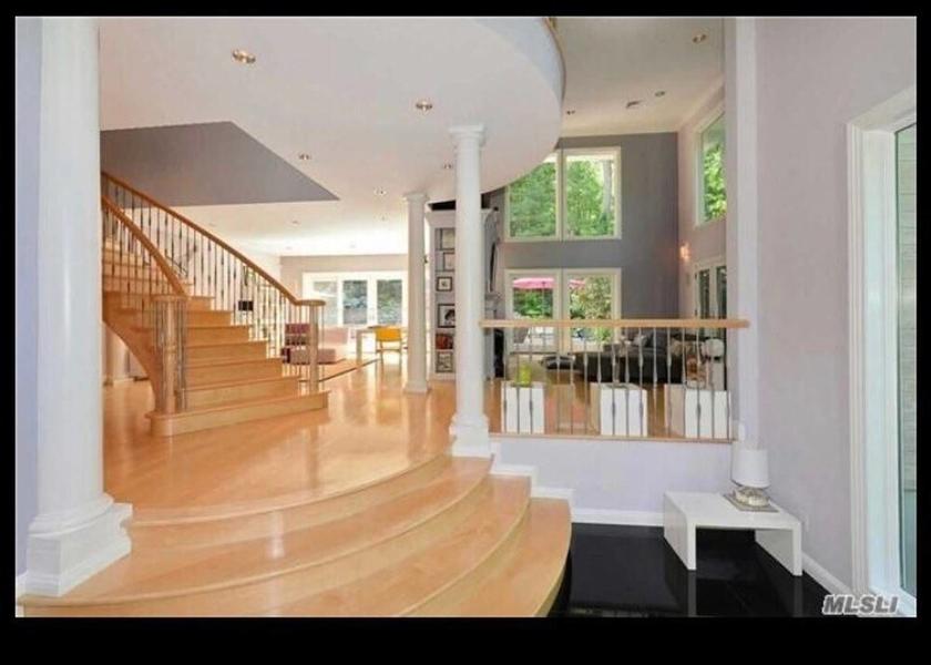 New York Centerport Staircase