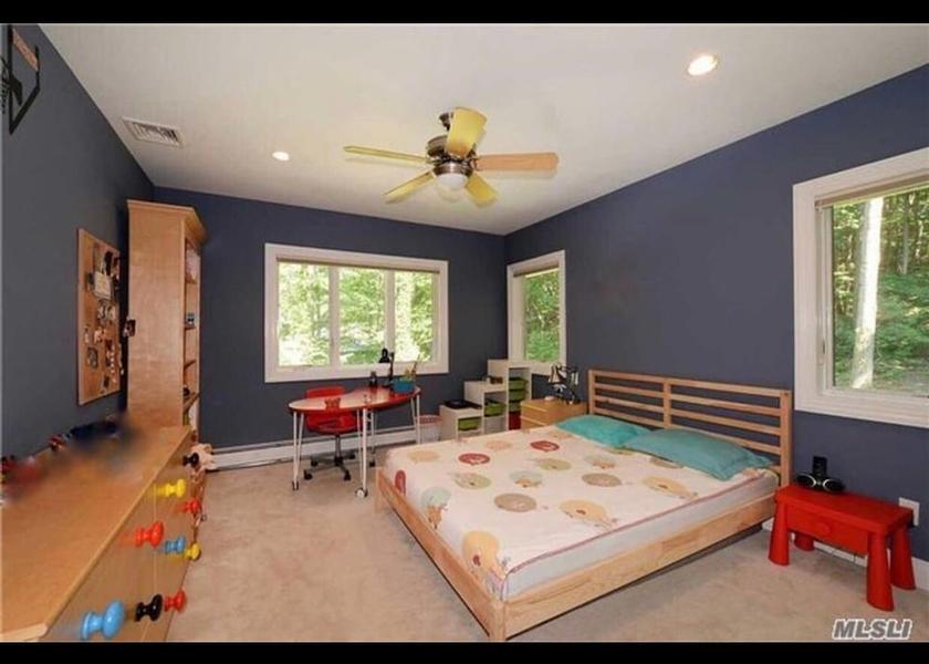 New York Centerport Room
