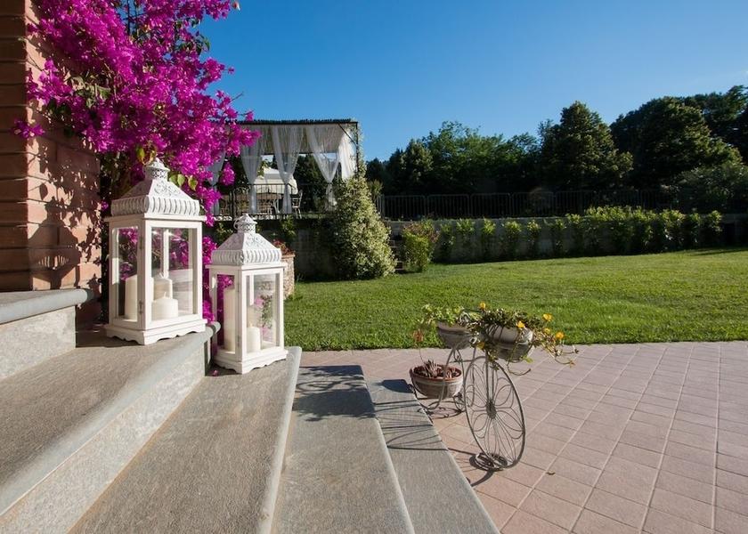 Tuscany Camaiore Exterior Detail