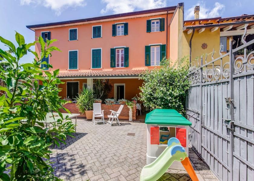 Tuscany Camaiore Exterior Detail