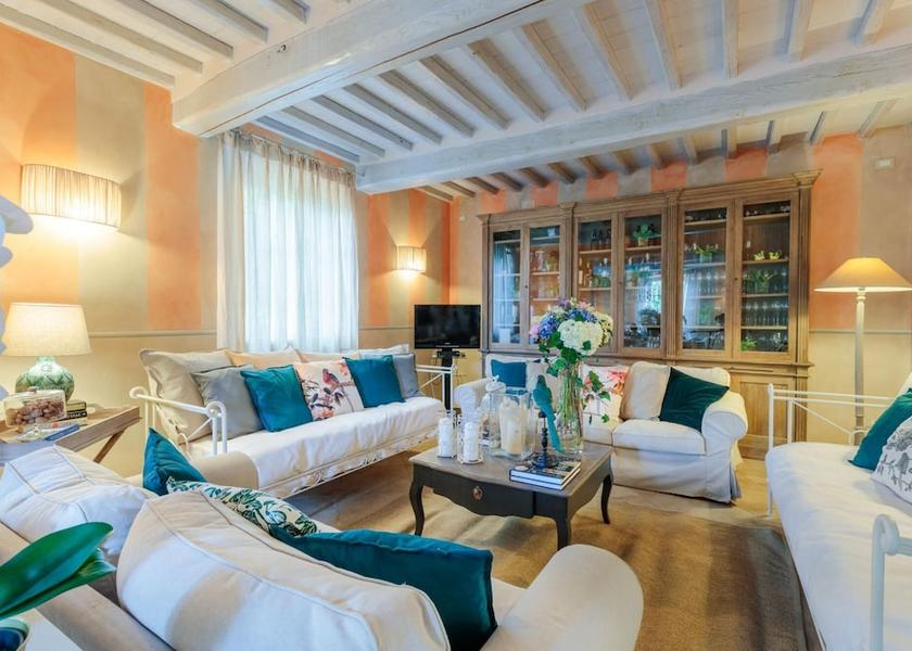 Tuscany Camaiore Interior Entrance
