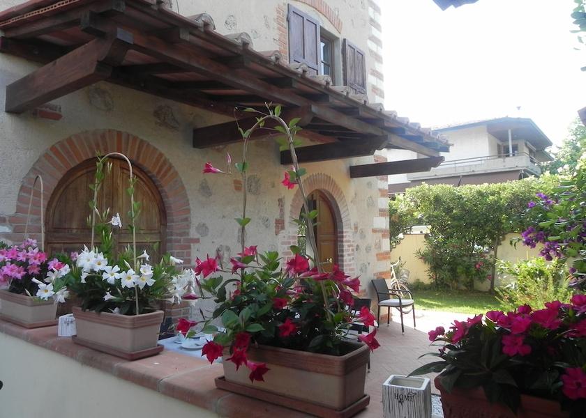 Tuscany Camaiore Garden
