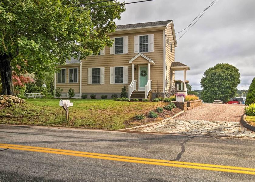 Connecticut Pawcatuck Interior Entrance