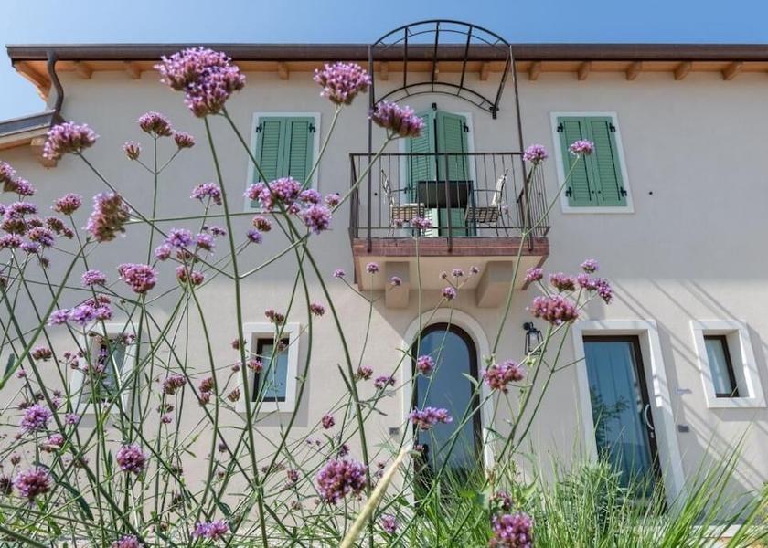 Veneto Lazise Exterior Detail