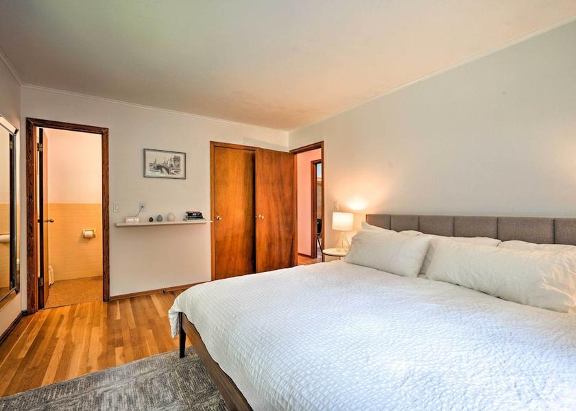 Vermont Manchester Center Interior Entrance