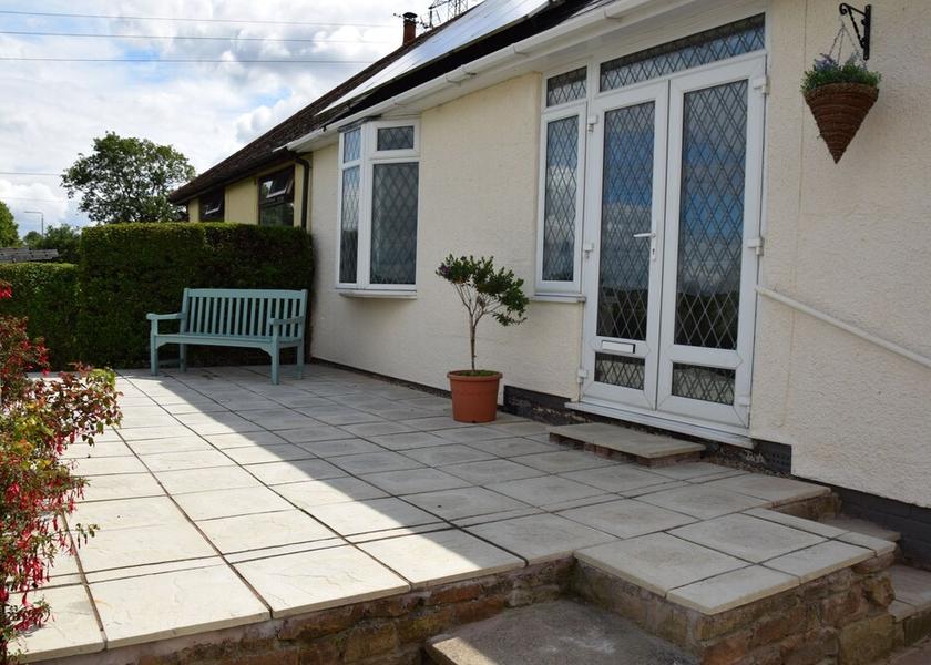 England Alfreton Exterior Detail