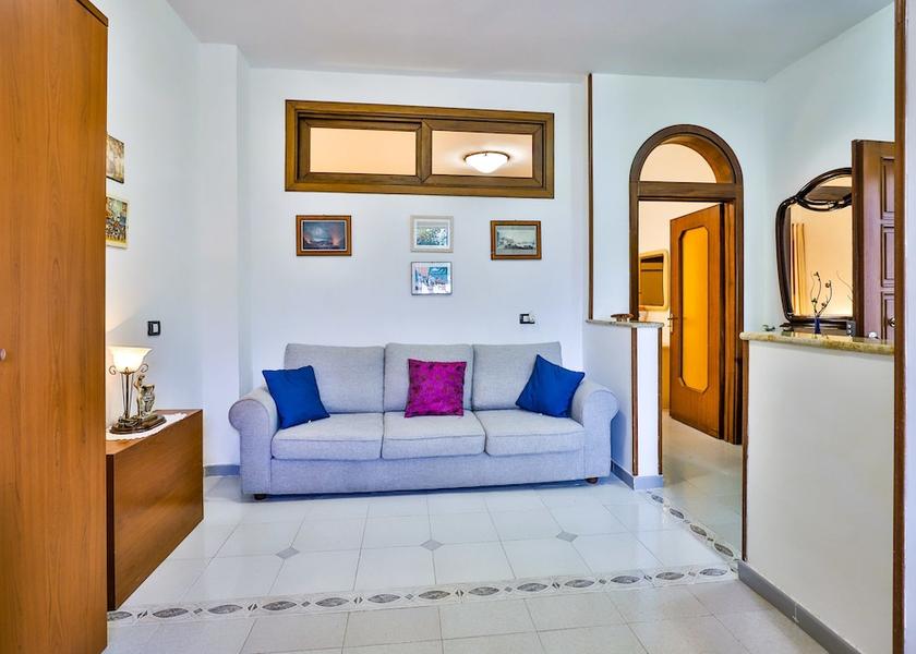 Campania Pimonte Interior Entrance