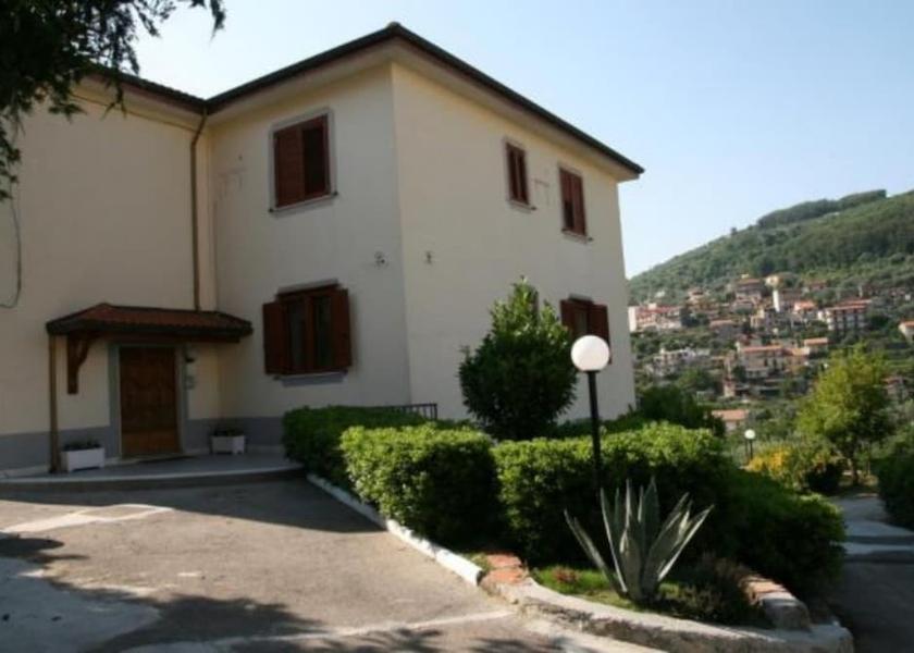 Campania Pimonte Facade