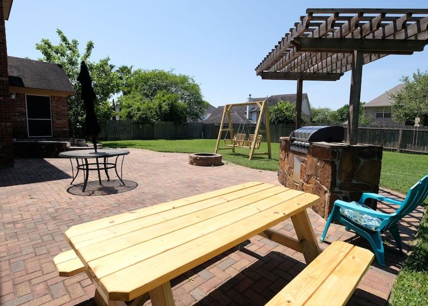 Texas Missouri City Outdoor Dining