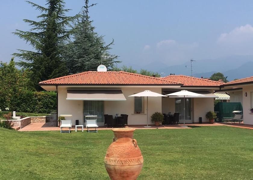 Lombardy San Felice del Benaco Exterior Detail