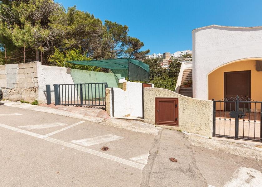 Puglia Castro Exterior Detail