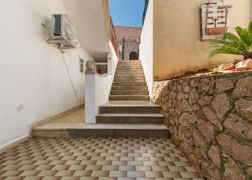 Puglia Castro Exterior Detail