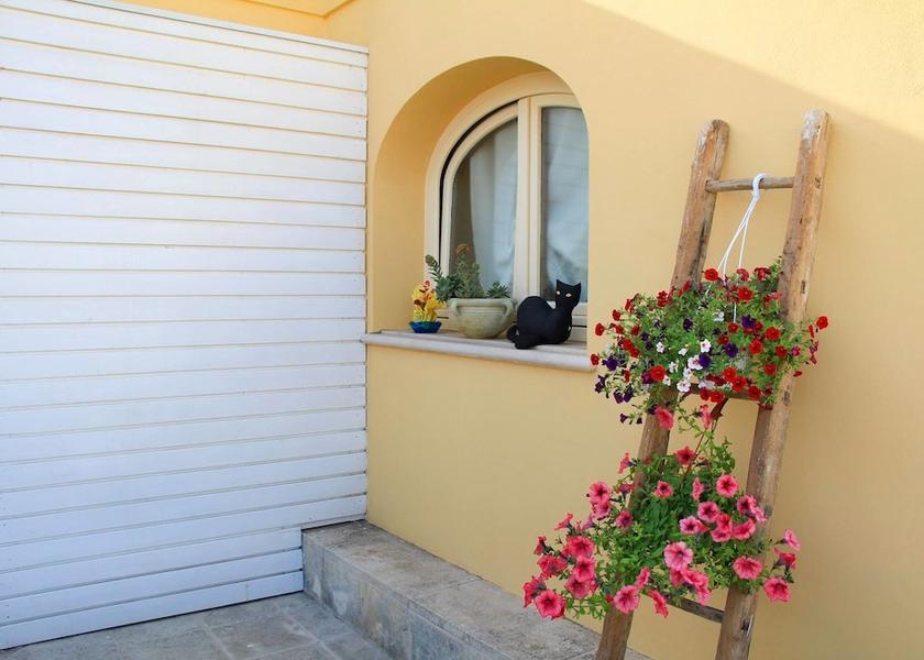 Puglia Castro Exterior Detail