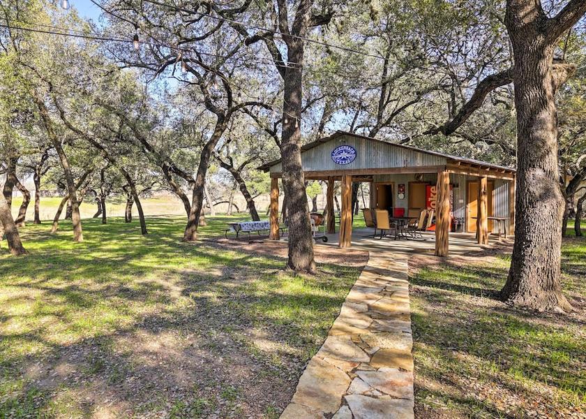 Texas Blanco Interior Entrance