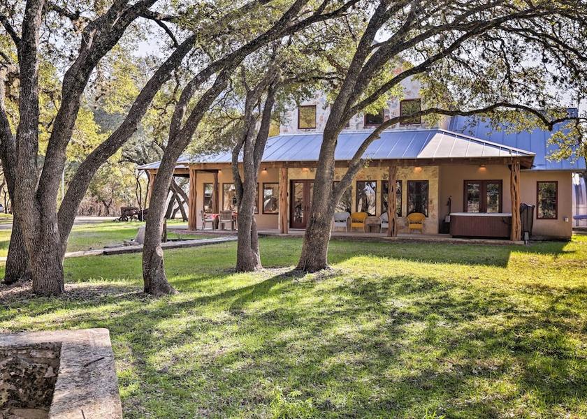 Texas Blanco Interior Entrance