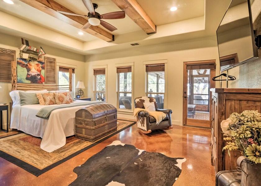 Texas Blanco Interior Entrance