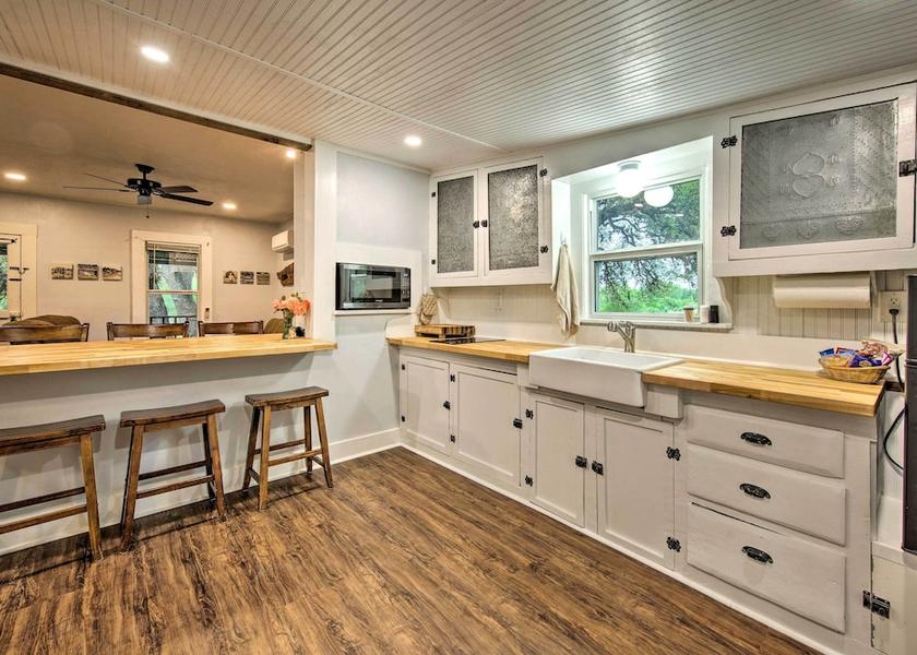 Texas Blanco Interior Entrance