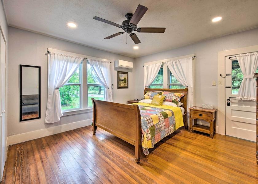 Texas Blanco Interior Entrance