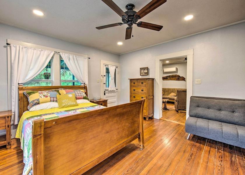 Texas Blanco Interior Entrance