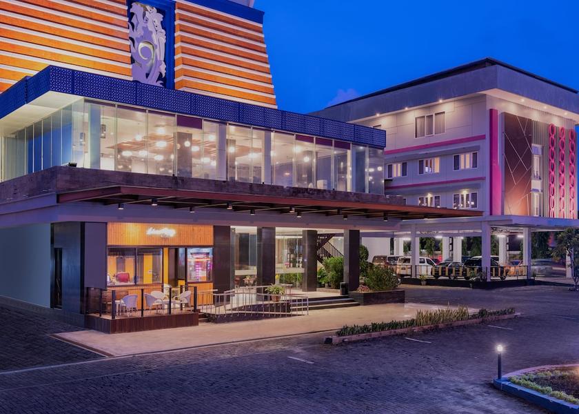 Central Java Cilacap Exterior Detail