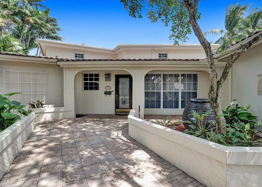 Florida Wilton Manors Entrance