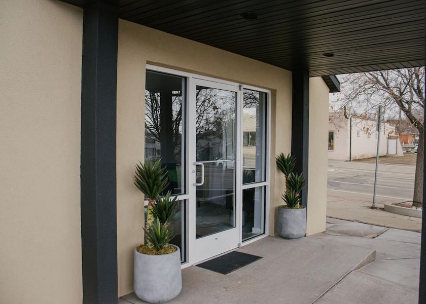 Utah Blanding Facade