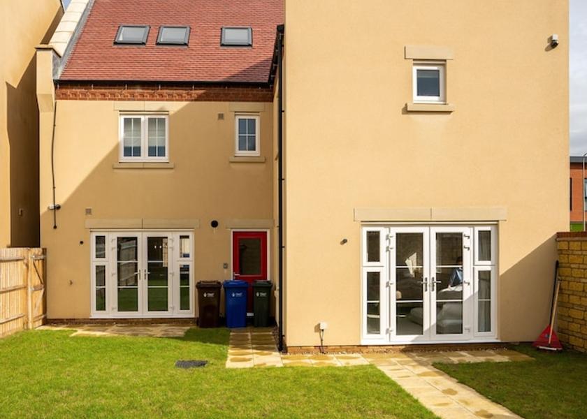 England Bicester Exterior Detail