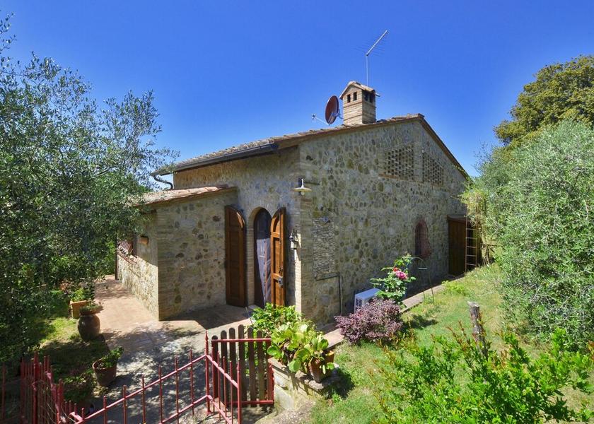 Tuscany Murlo Exterior Detail