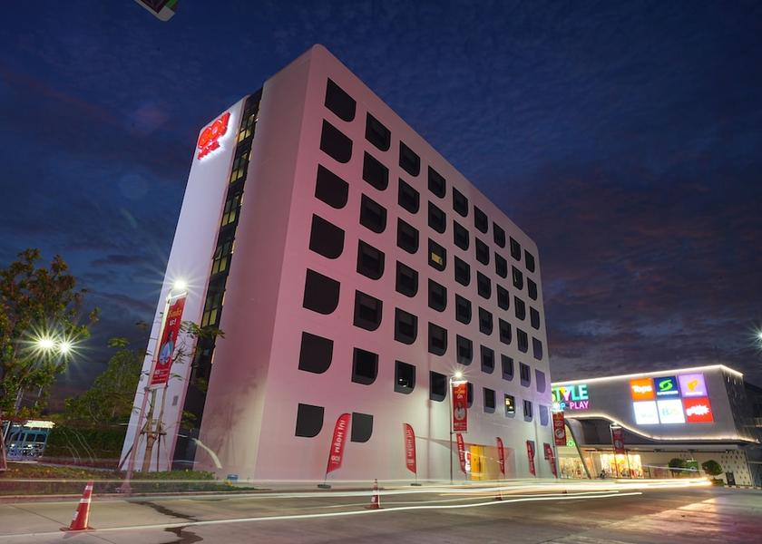 Rayong Province Ban Chang Front of property - evening/night