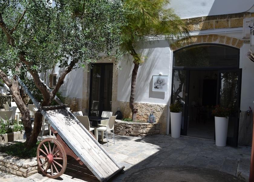 Puglia Modugno Entrance
