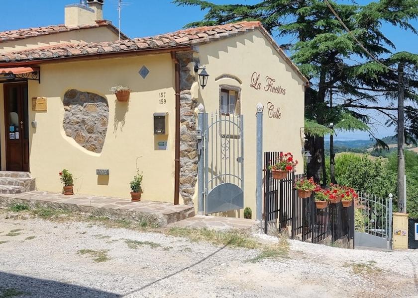 Tuscany Collesalvetti Facade