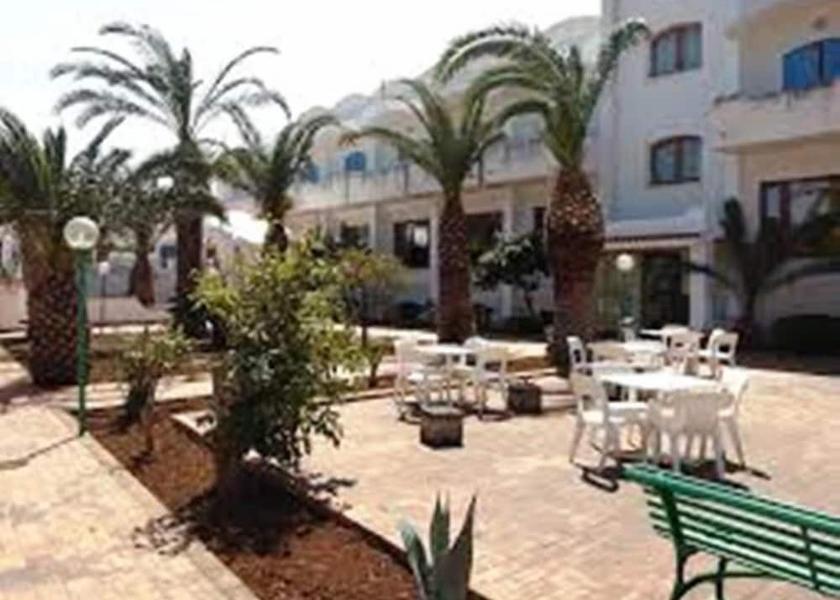 Sicily Carini Courtyard