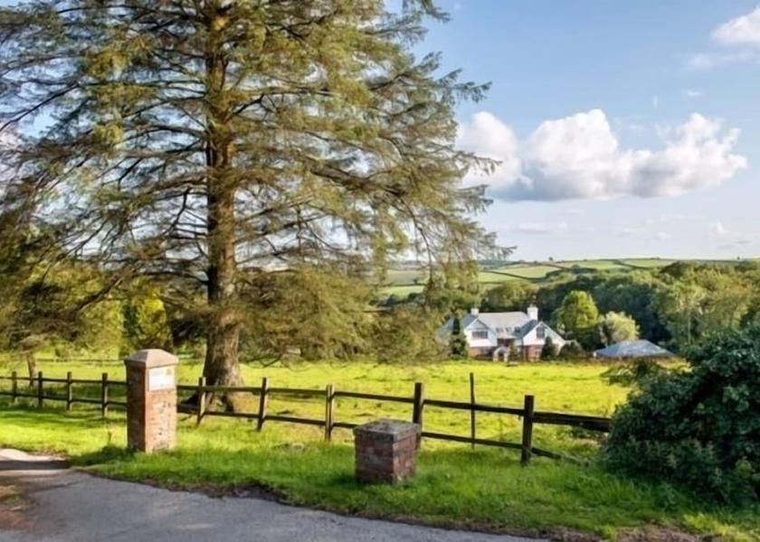 England Looe Exterior Detail