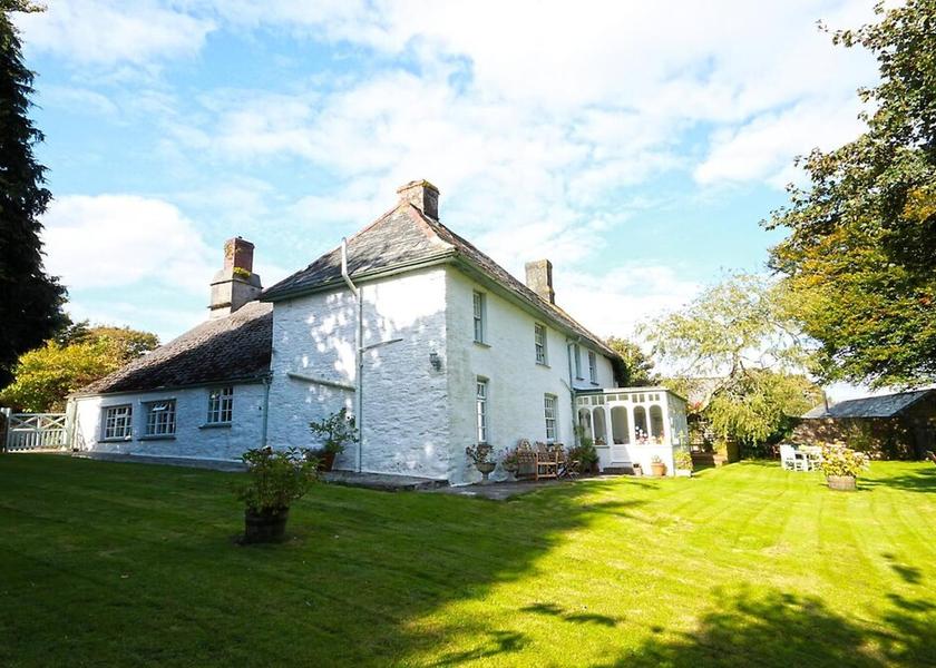 England Looe Exterior Detail