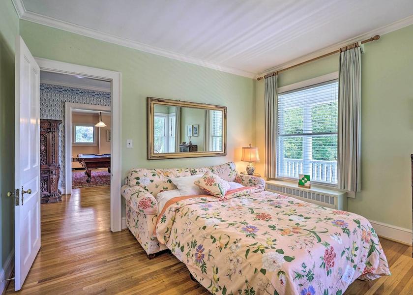 North Carolina Elkin Interior Entrance