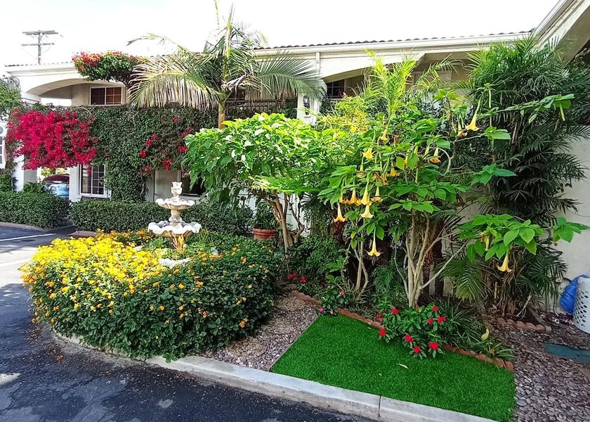 California Santa Fe Springs Facade