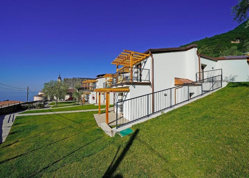 Lombardy Gargnano Property Grounds