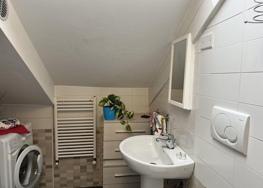 Lombardy Pero Room