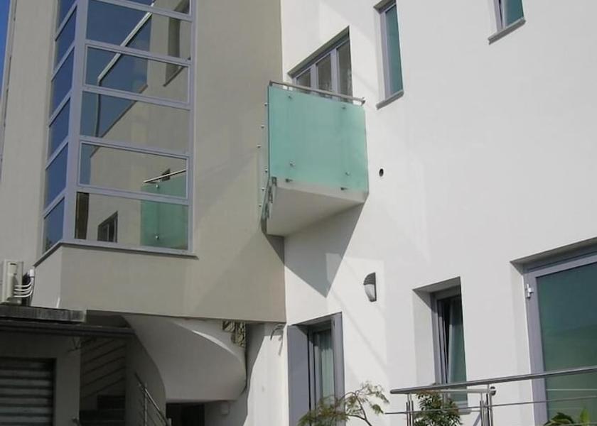 Lombardy Pero Exterior Detail