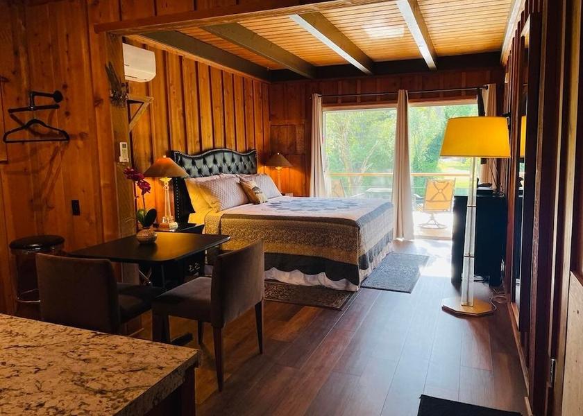 Oregon Shady Cove Room