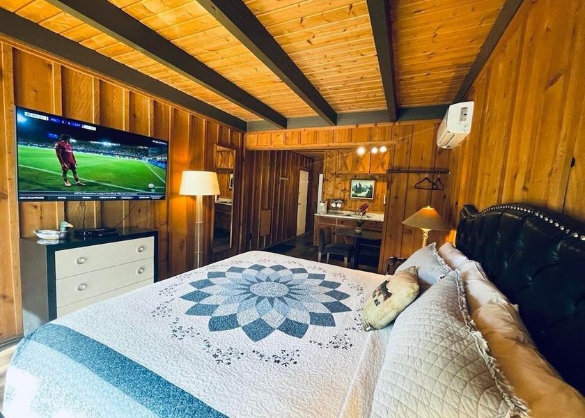 Oregon Shady Cove Room