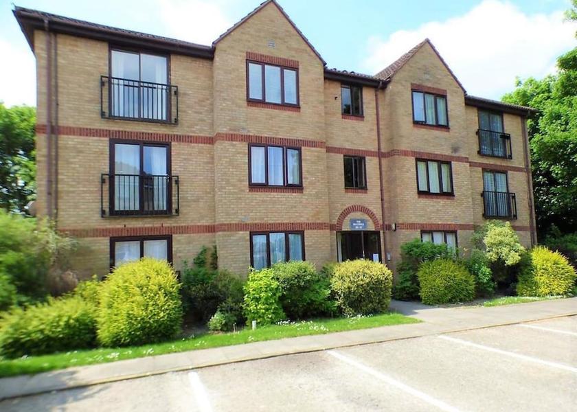 England Dunstable Exterior Detail