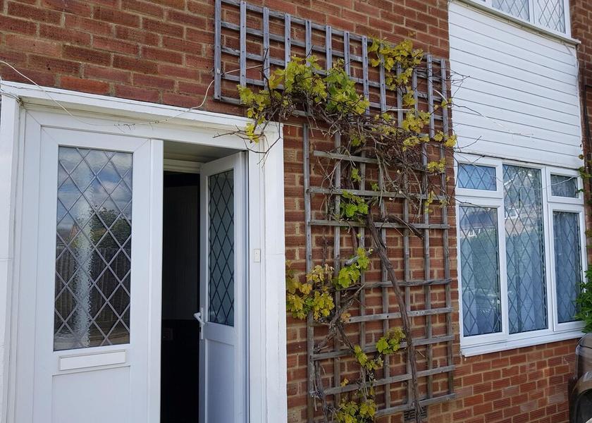 England Dunstable Exterior Detail