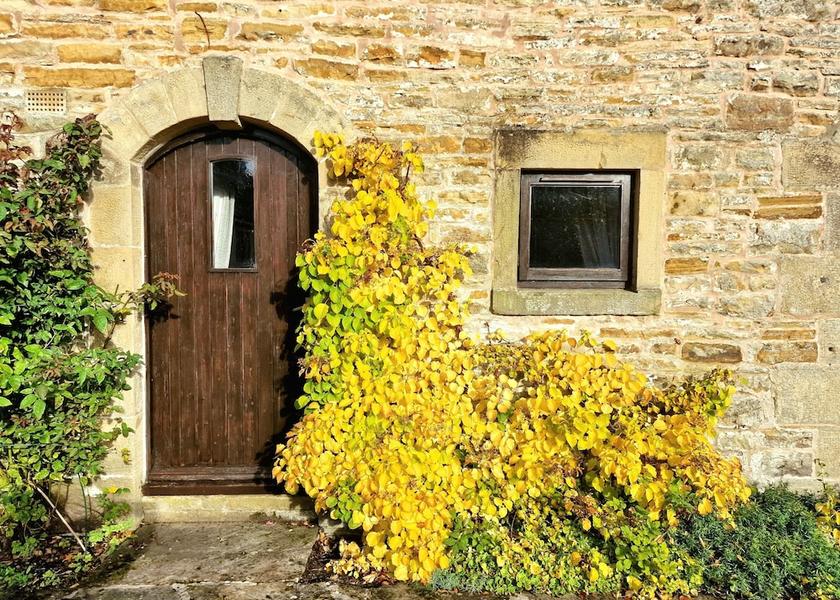 England Alston Exterior Detail
